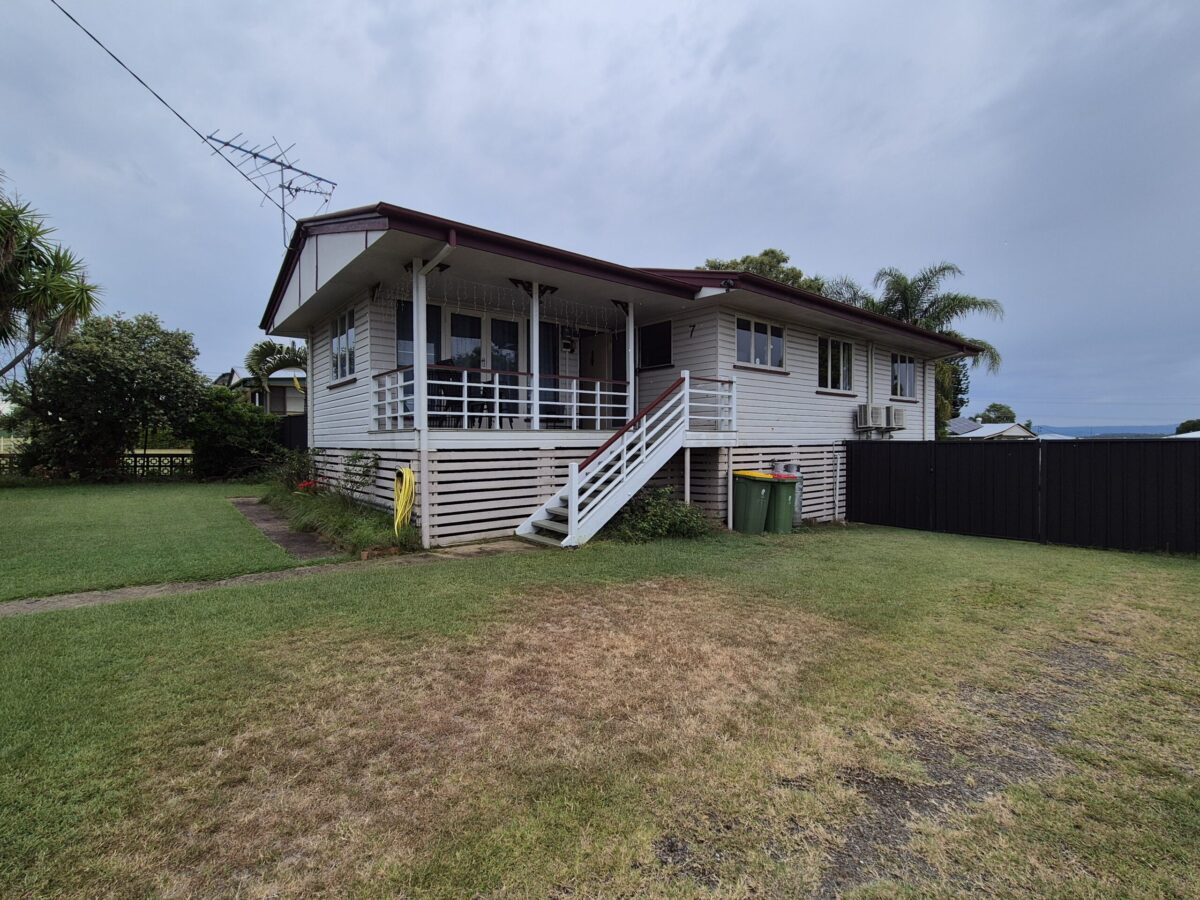 white house for sale